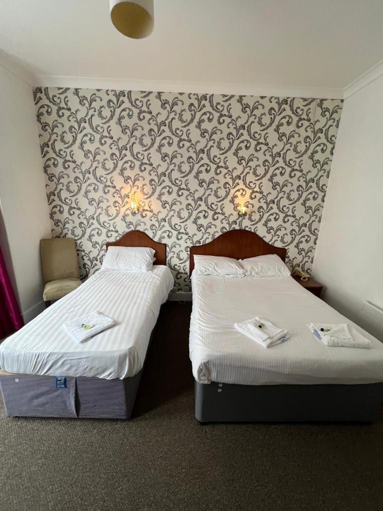Hotel The Embassy 3*